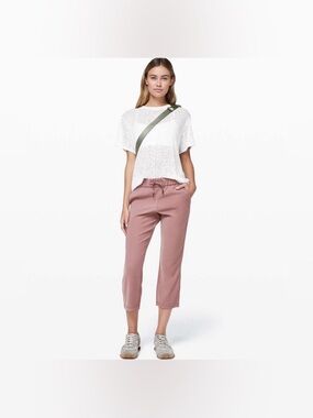 Lululemon On The Fly Crop 23” in Red Dust